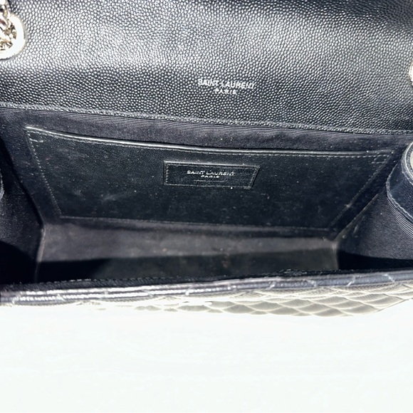 Saint Laurent 
Envelope Medium in Quilted Grain De Poudre Embossed Leather - Picture 13 of 14